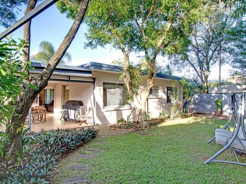20 Flores Street, Palm Beach QLD 4221