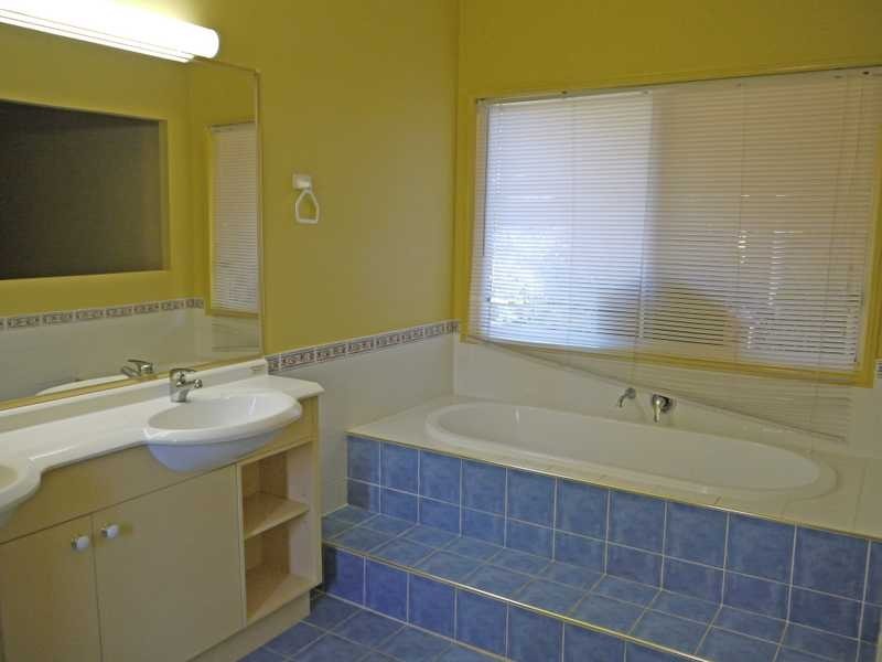 Elanora QLD 4221