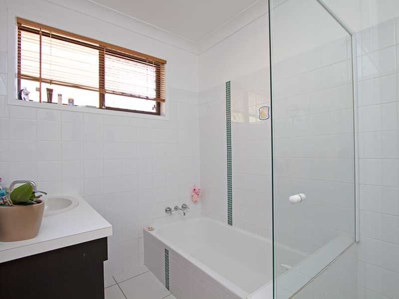 4 Ebony Place, Palm Beach QLD 4221