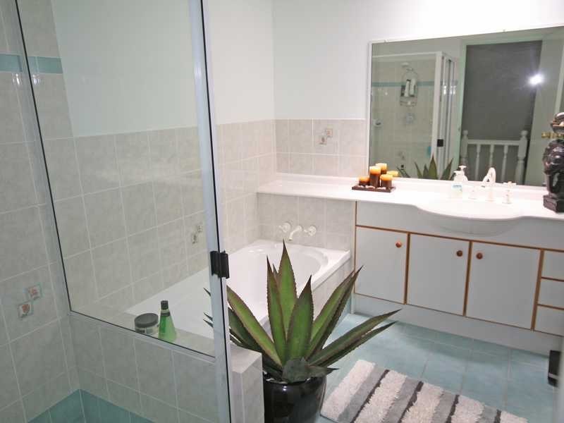 2/11 Barracuda Court, Palm Beach QLD 4221