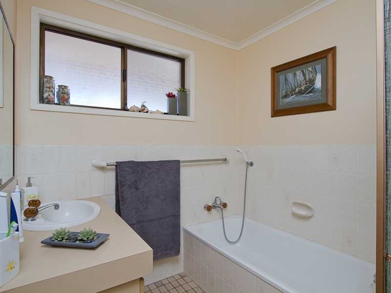 13 Seabrook Street, Elanora QLD 4221