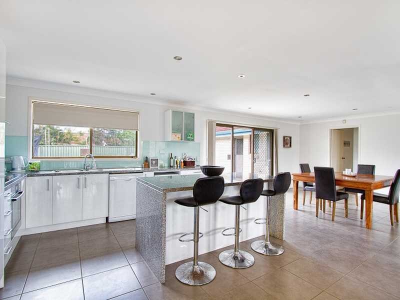 1 Ironbark Street, Elanora QLD 4221