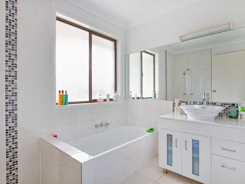 1 Ironbark Street, Elanora QLD 4221