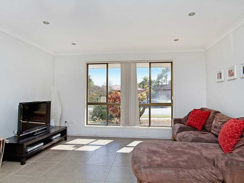 1 Ironbark Street, Elanora QLD 4221