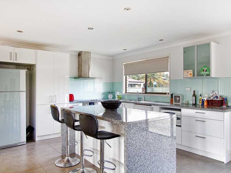 1 Ironbark Street, Elanora QLD 4221