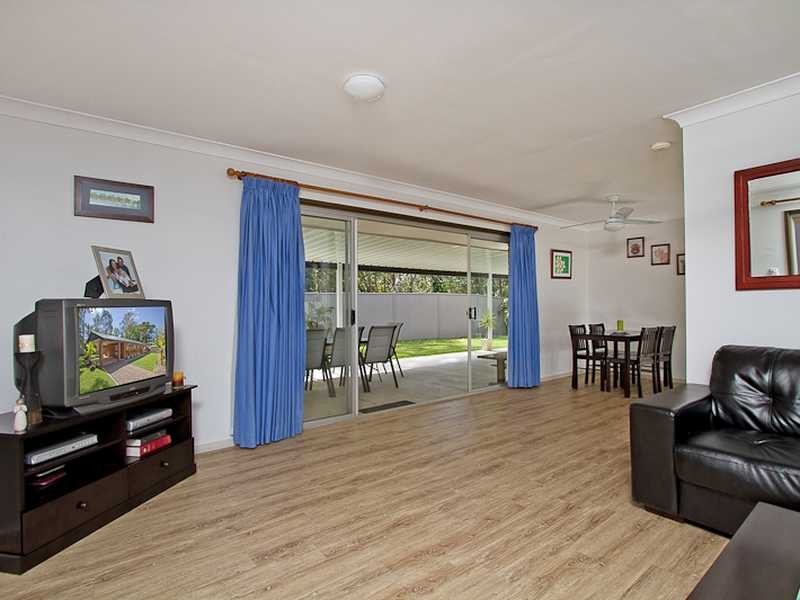 31 Darnel Street, Elanora QLD 4221