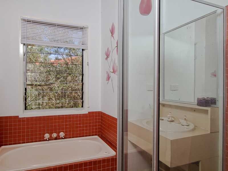 8 Currant Street, Elanora QLD 4221