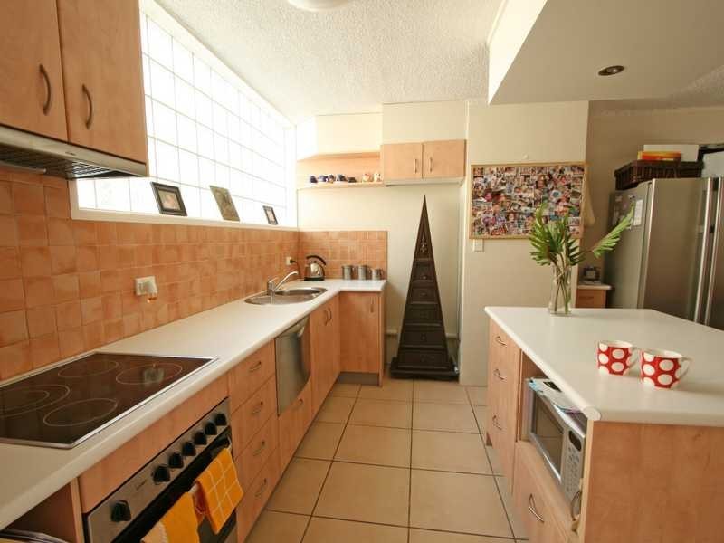 2/34 Hayle Street, Burleigh Heads QLD 4220