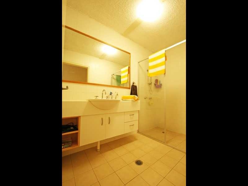 2/34 Hayle Street, Burleigh Heads QLD 4220