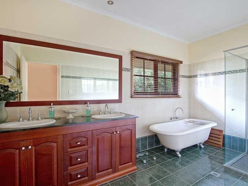 42 Simpsons Road, Currumbin Waters QLD 4223