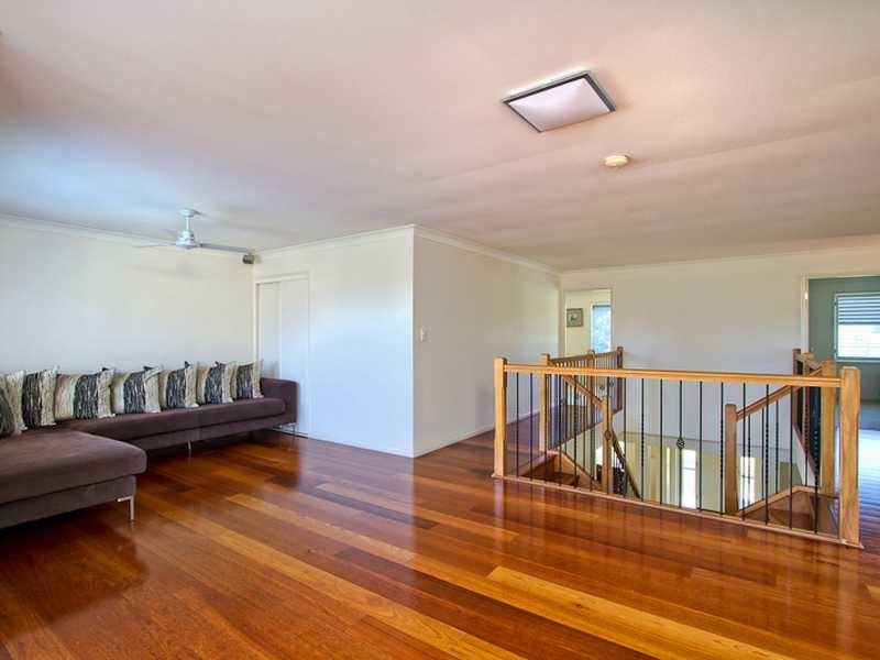 100 Silver Glade Drive, Elanora QLD 4221