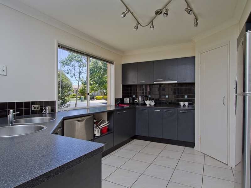 100 Silver Glade Drive, Elanora QLD 4221