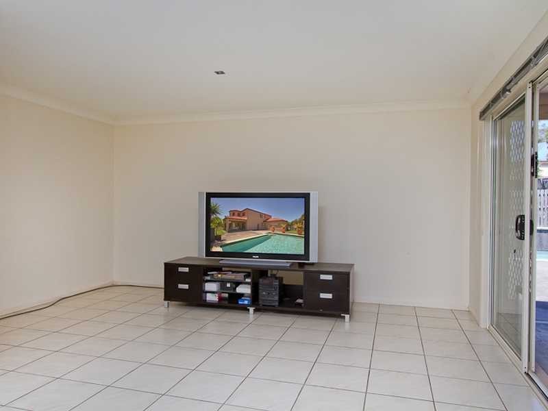 100 Silver Glade Drive, Elanora QLD 4221