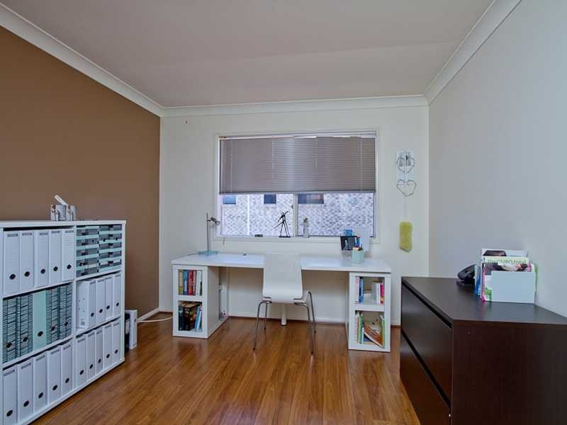 100 Silver Glade Drive, Elanora QLD 4221