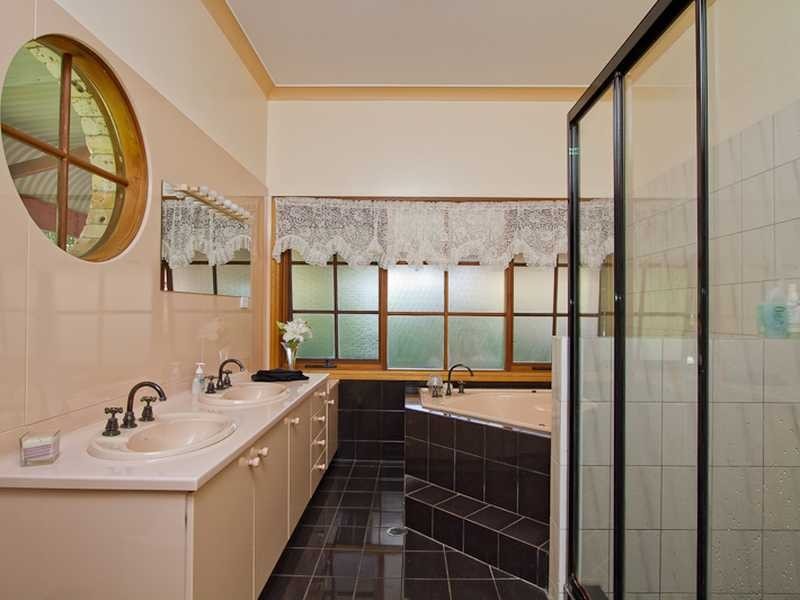 122 Tierney Drive, Currumbin Waters QLD 4223