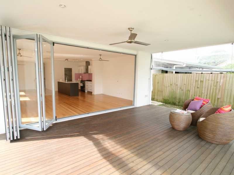 34 TwentyFourth Avenue, Palm Beach QLD 4221