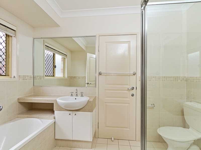 10 Brush Box Street, Elanora QLD 4221