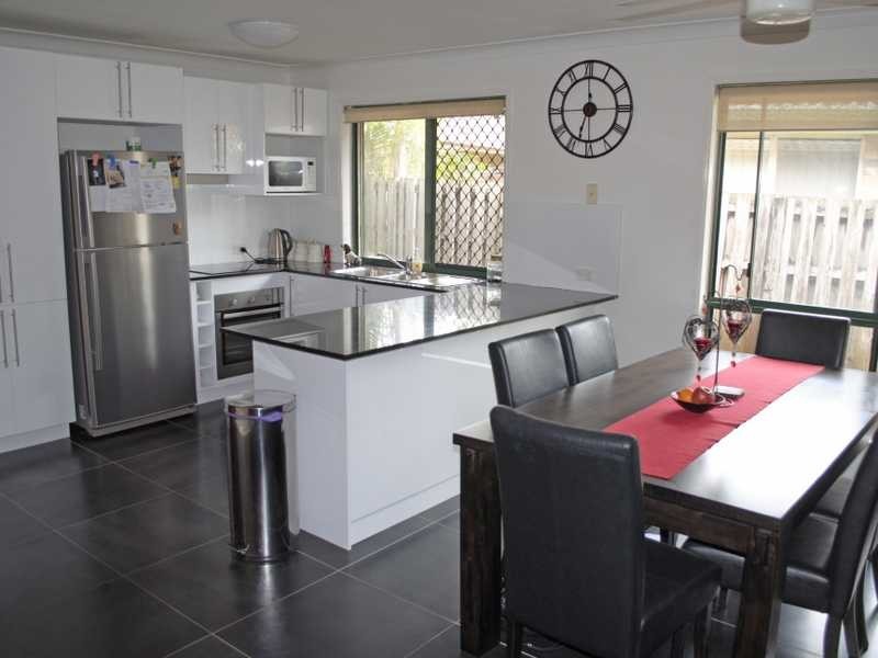 3/8 Ottelia Drive, Elanora QLD 4221