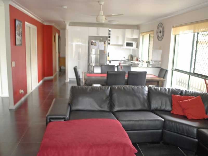 3/8 Ottelia Drive, Elanora QLD 4221