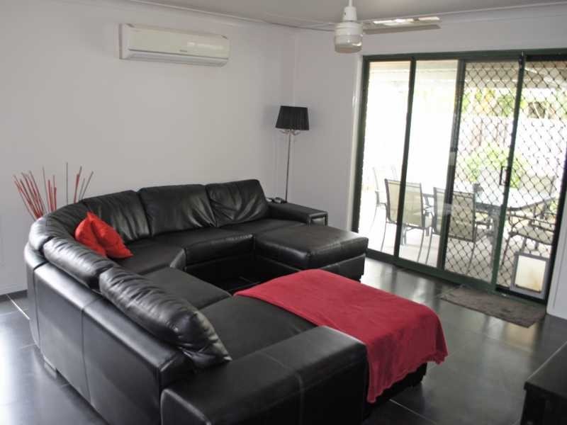 3/8 Ottelia Drive, Elanora QLD 4221
