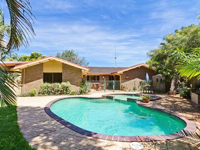9 Araucaria Way, Elanora QLD 4221