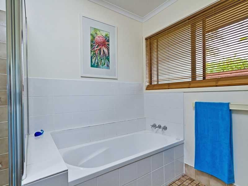 9 Araucaria Way, Elanora QLD 4221