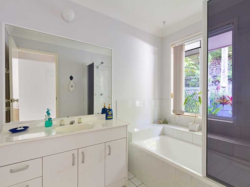 4 Wiluna Court, Elanora QLD 4221