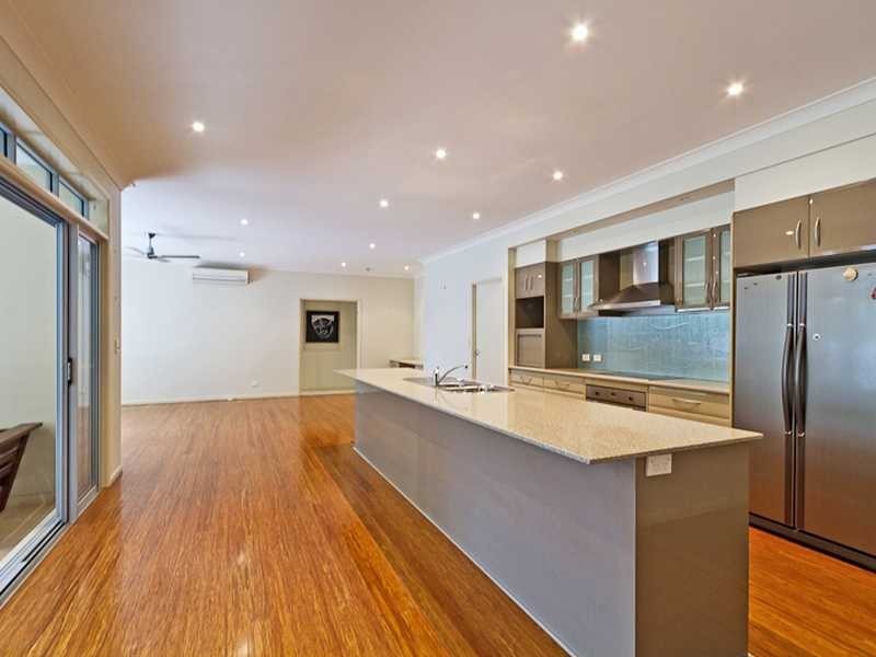 30 Tenth Avenue, Palm Beach QLD 4221