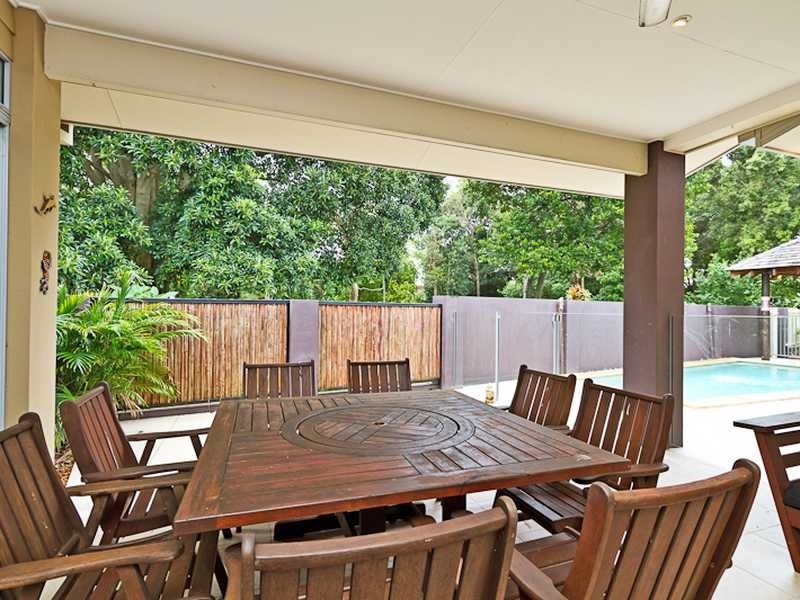 30 Tenth Avenue, Palm Beach QLD 4221