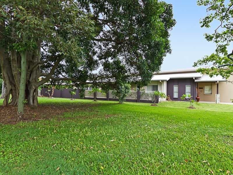 30 Tenth Avenue, Palm Beach QLD 4221