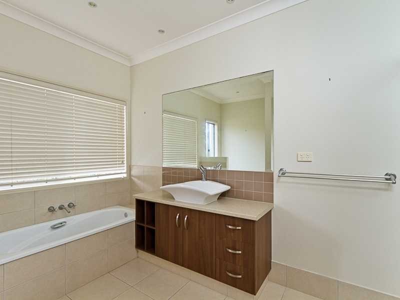 30 Tenth Avenue, Palm Beach QLD 4221