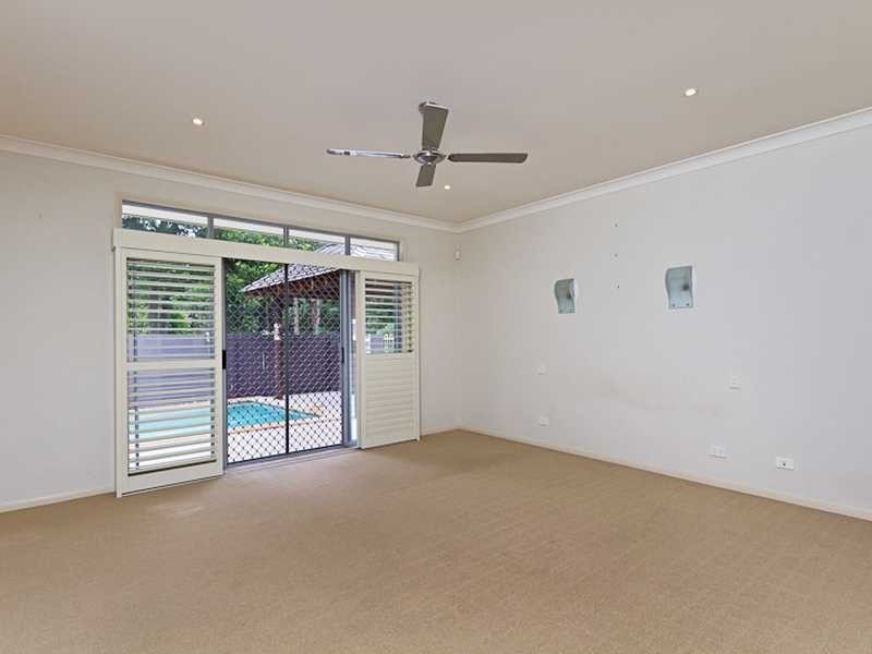 30 Tenth Avenue, Palm Beach QLD 4221
