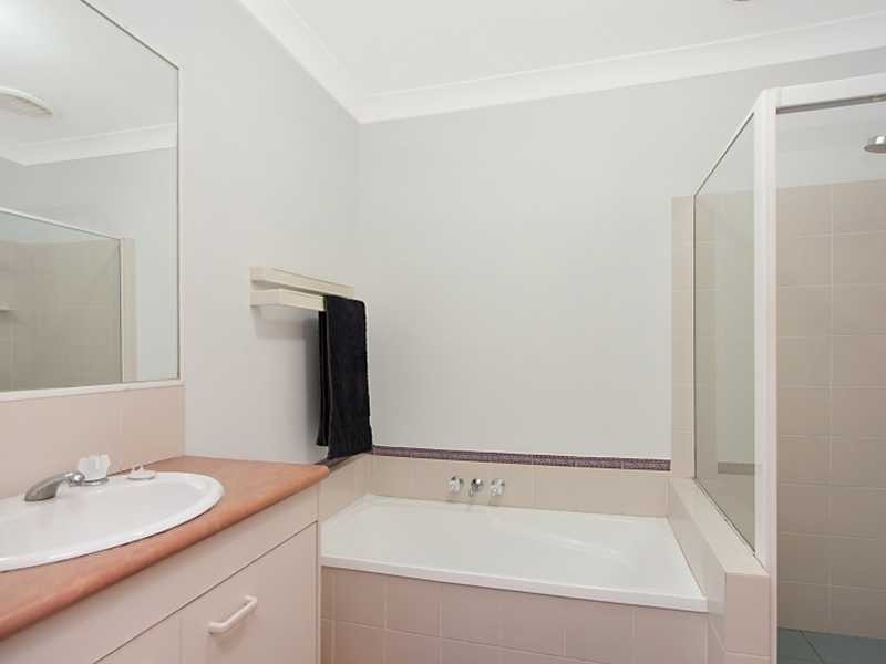 29/15 Simpsons Road, Elanora QLD 4221