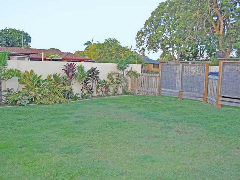 8 Cassia Court, Palm Beach QLD 4221