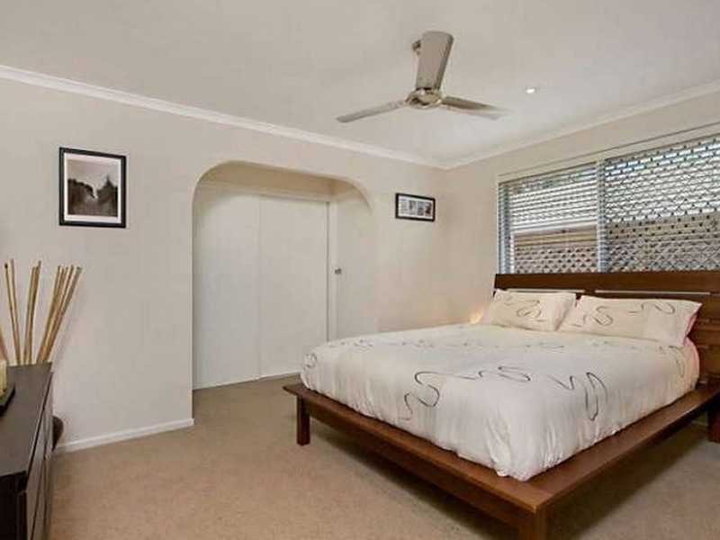 8 Cassia Court, Palm Beach QLD 4221