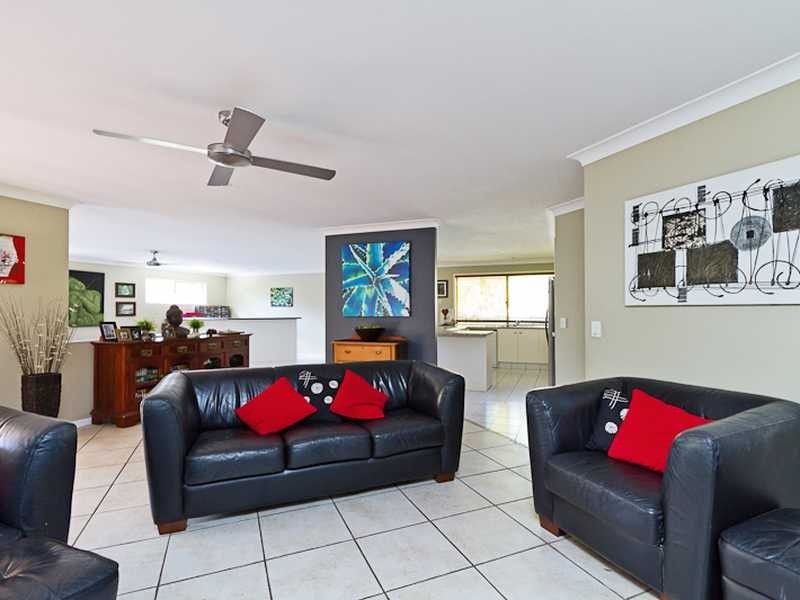 6 Rossmoyne Close, Elanora QLD 4221