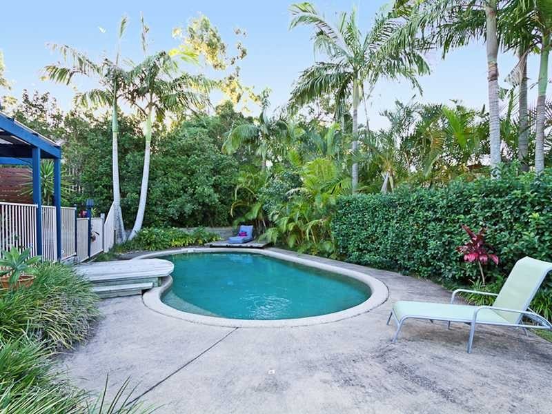 6 Rossmoyne Close, Elanora QLD 4221