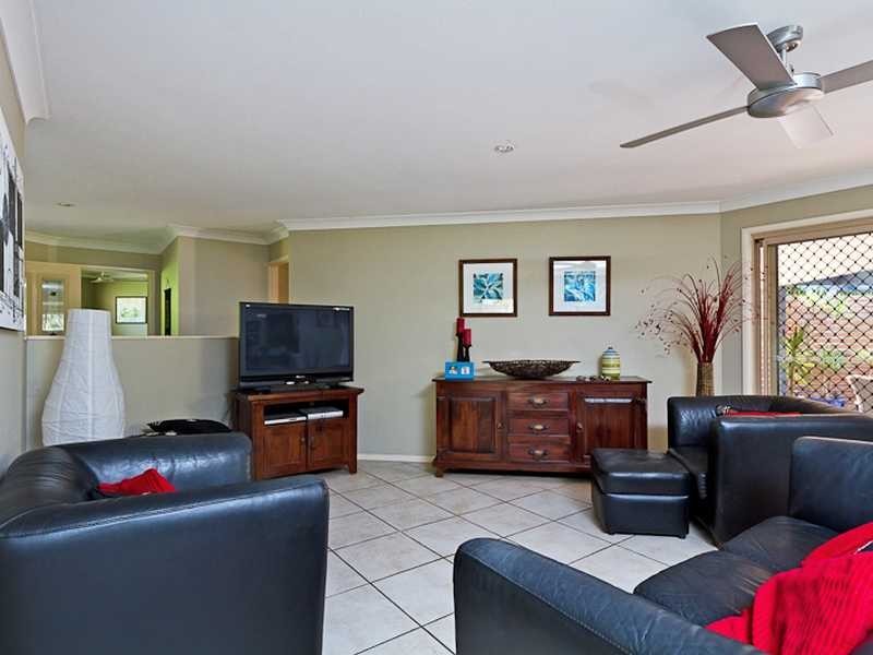6 Rossmoyne Close, Elanora QLD 4221