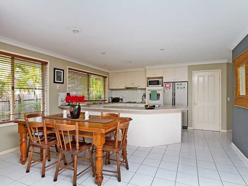 6 Rossmoyne Close, Elanora QLD 4221