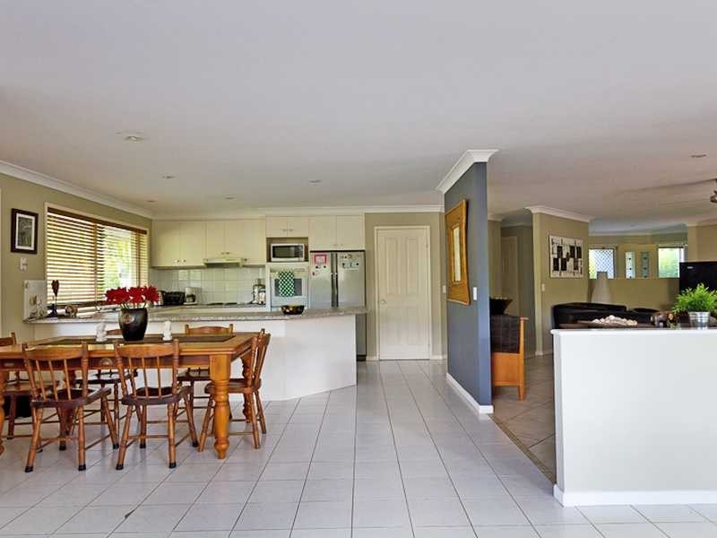 6 Rossmoyne Close, Elanora QLD 4221