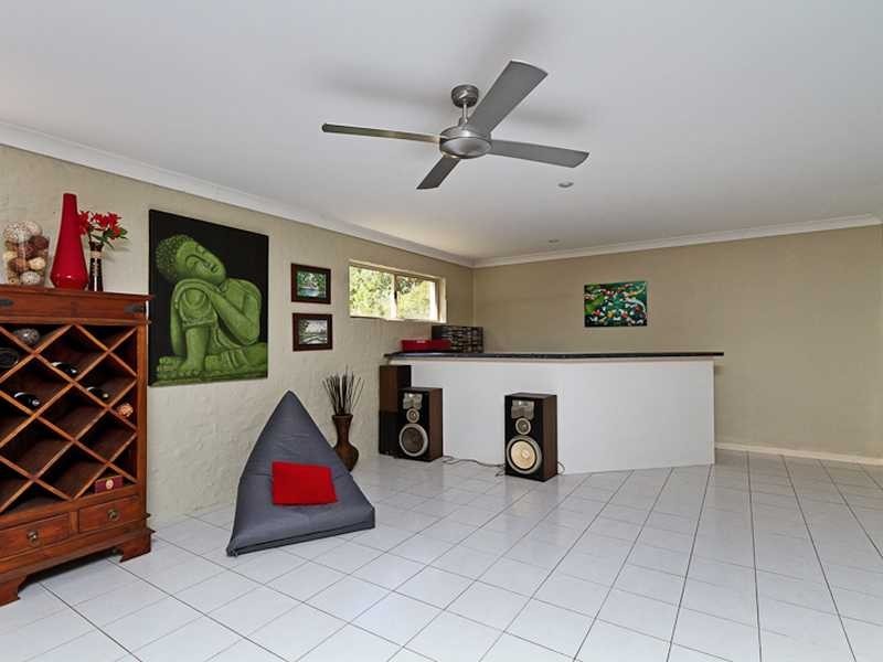 6 Rossmoyne Close, Elanora QLD 4221