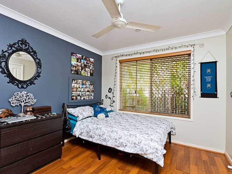 6 Rossmoyne Close, Elanora QLD 4221