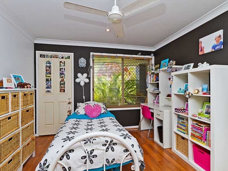 6 Rossmoyne Close, Elanora QLD 4221