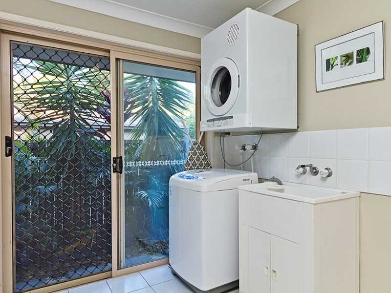 6 Rossmoyne Close, Elanora QLD 4221