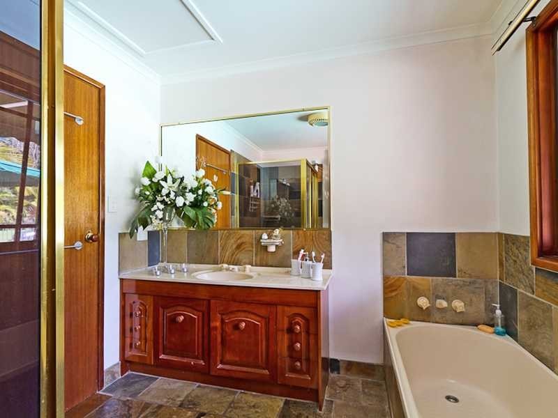 72 Coorabin Court, Tallebudgera QLD 4228