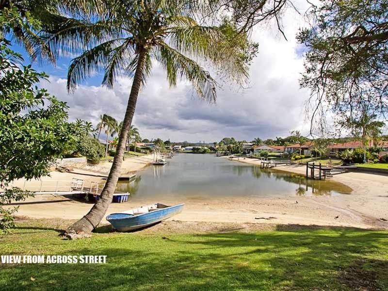 39 Melaleuca Drive, Palm Beach QLD 4221