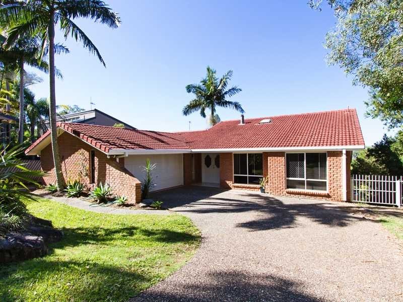 136 Simpsons Road, Currumbin Waters QLD 4223