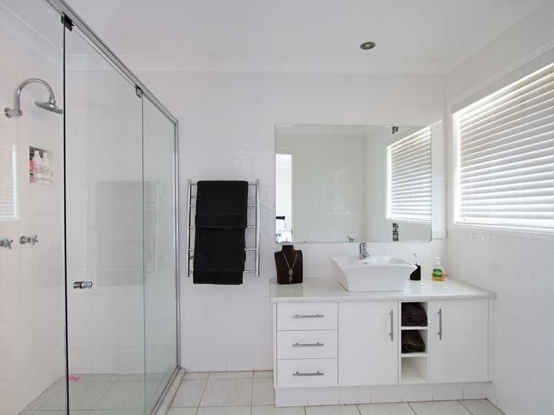 136 Simpsons Road, Currumbin Waters QLD 4223