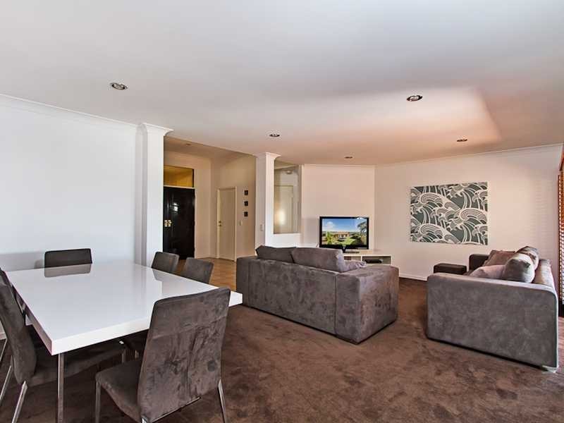 8 Thunder Drive, Currumbin Waters QLD 4223