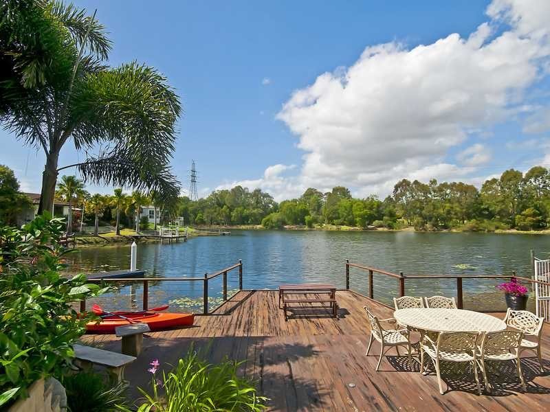 20 Martingale Circuit, Clear Island Waters QLD 4226